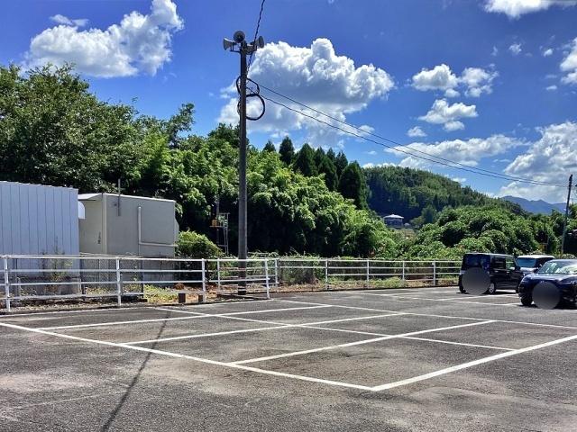 向之原駅アキッパ駐車場の駐車場写真