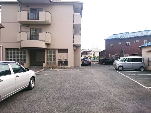【道順2】駐車場内の写真です。