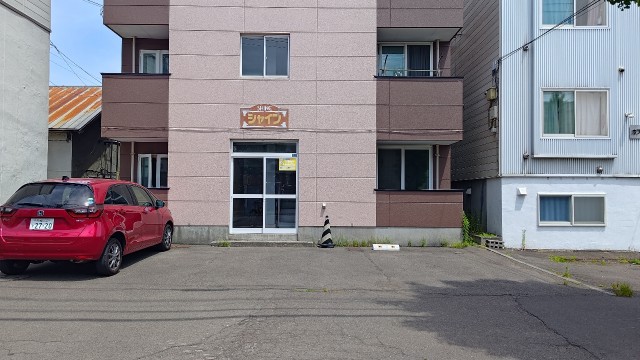シャイン前駐車場の駐車場写真
