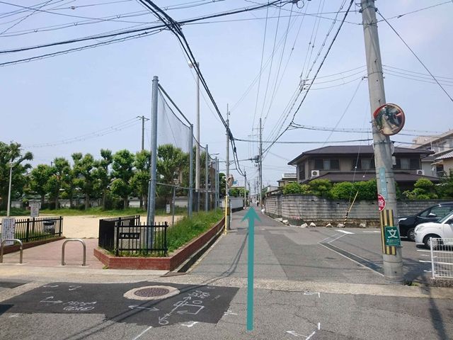 【道順3】「朝陽公園」を左手に道なりに直進してください。