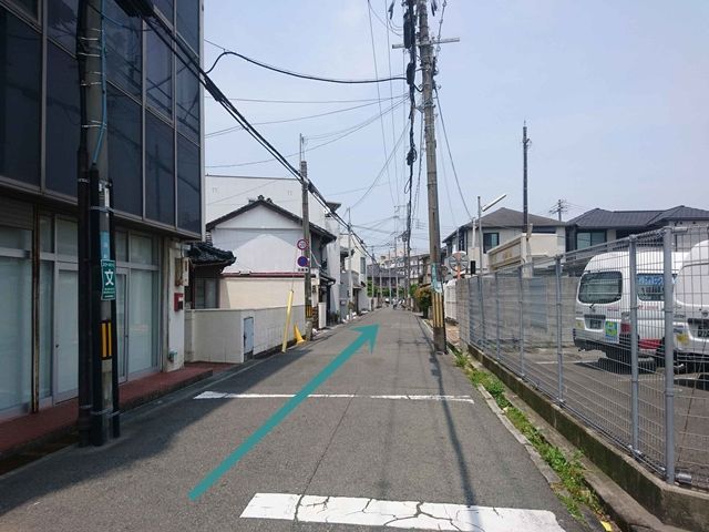 【道順2】そのまま直進してください。