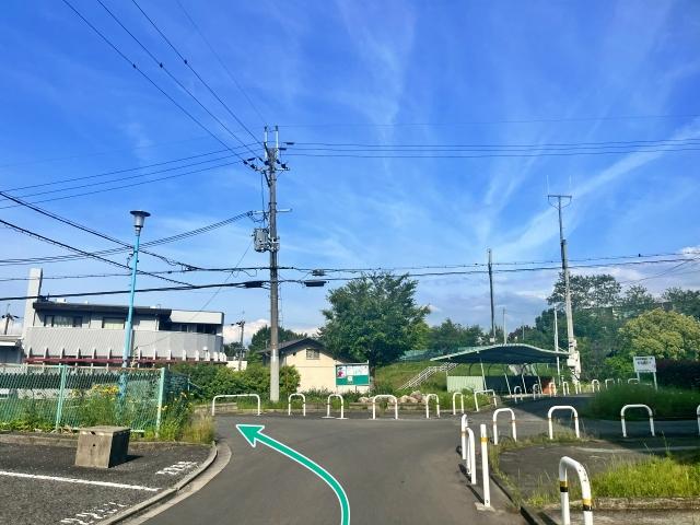 赤坂台3丁 団地駐車場(17号棟付近)の駐車場写真