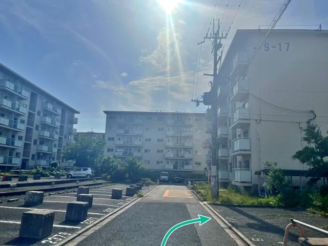 赤坂台3丁 団地駐車場(17号棟付近)の駐車場写真