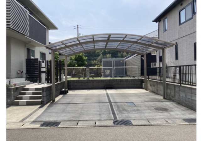 菅谷台1丁目 屋根付き 駐車場の駐車場写真