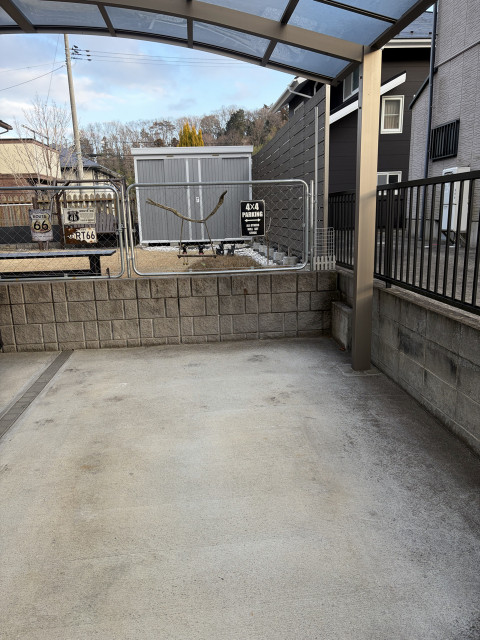 菅谷台1丁目 屋根付き 駐車場の駐車場写真