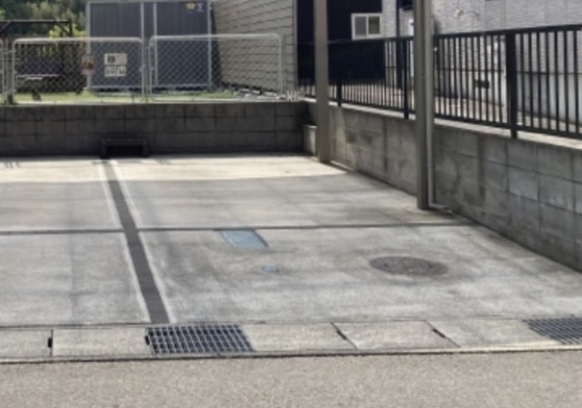 菅谷台1丁目 屋根付き 駐車場の駐車場写真