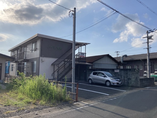 綾中町中村34ハイツ中村の駐車場写真