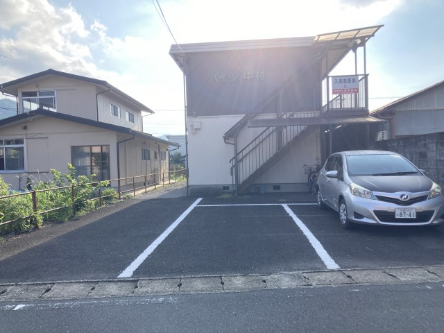 綾中町中村34ハイツ中村の駐車場写真