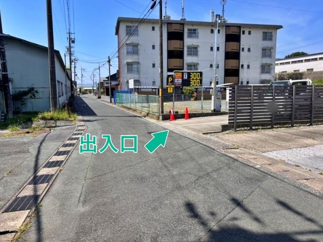 西鹿島駅前1駐車場の写真