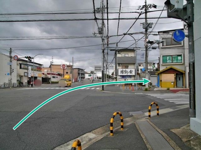 小明町交差点北東駐車場の写真