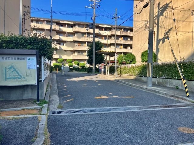 【3号棟,15号棟付近】県営西宮高須鉄筋住宅駐車場 の駐車場写真