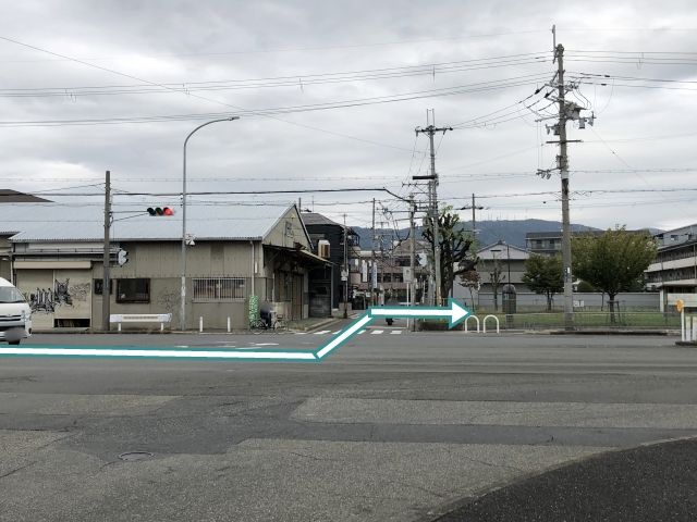 道順1. 横枕北公園を右手に見ながら東へ入って行き、公園沿いに右折すると左手に駐車スペースがあります。