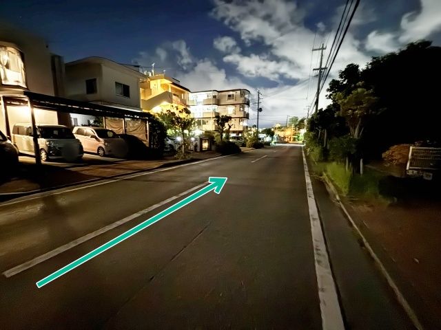 比屋根3丁目10-7駐車場の駐車場写真