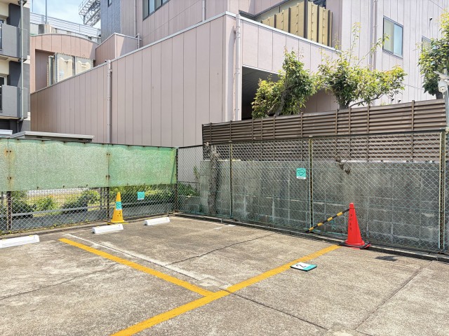【東海通駅徒歩2分】ハルパーキング東海通駅南の駐車場写真