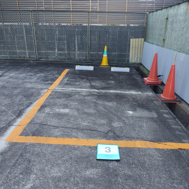 【東海通駅徒歩2分】ハルパーキング東海通駅南の駐車場写真