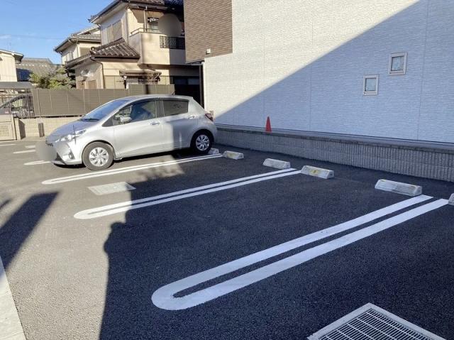 クレイノラルーチェ駐車場【58051】の駐車場写真