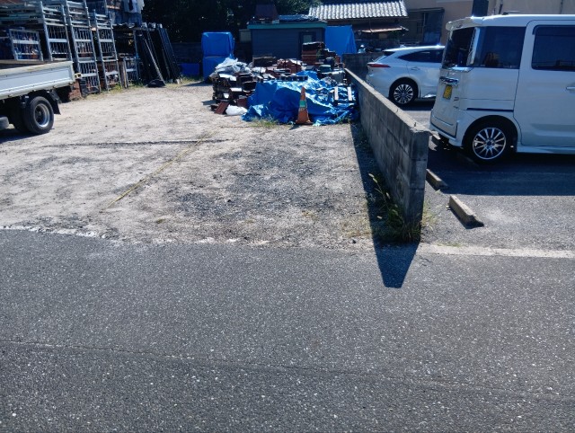 愛谷瓦工業駐車場の駐車場写真