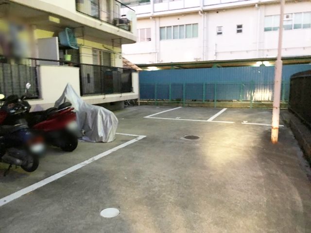 駐車場内