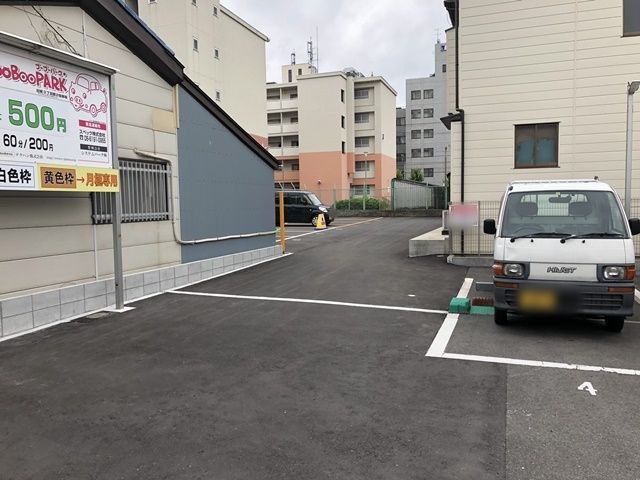 駐車場内