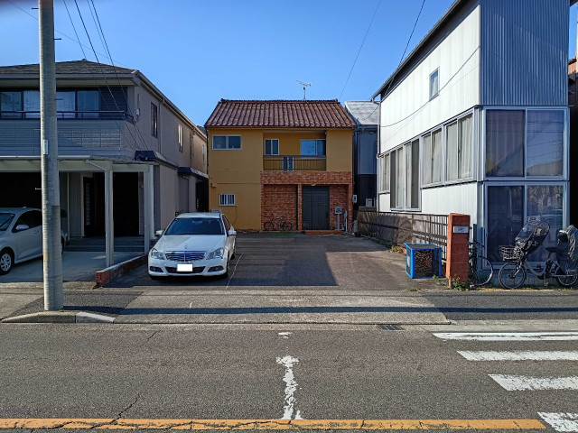 前山学童クラブ前の駐車場写真