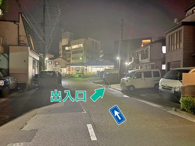 [349cb]追浜町3丁目 個人宅☆アキッパ駐車場【平日：9:00〜15:00】の駐車場写真