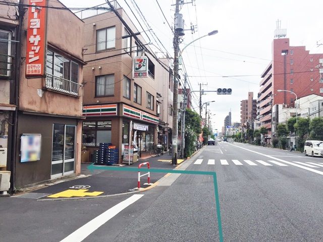 【道順1】明治通り「京島交差点」を「東」に進み、「セブンイレブン墨田八広南店」を「左折」してください。