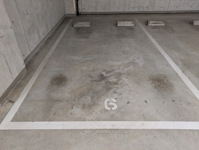 エスリード住吉公園通り　６番の駐車場写真