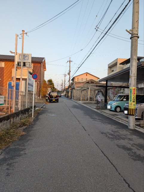 男山金振【屋根付き】個人宅駐車場の駐車場写真