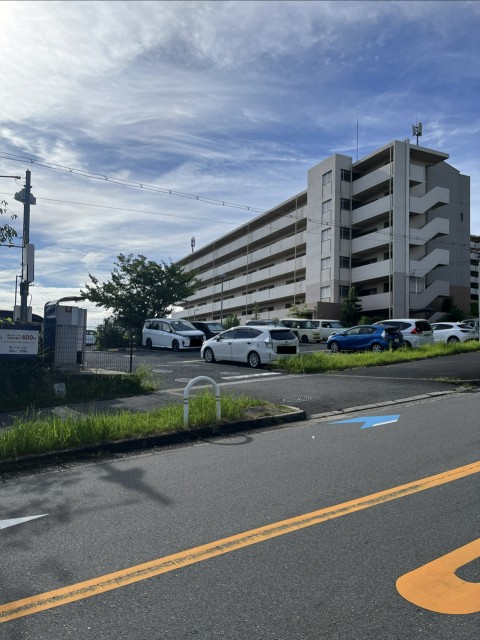 OPH北千里青山台１号棟の駐車場写真