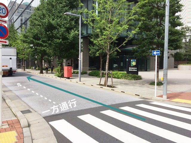【道順2】ここから一方通行の道路になります。直進してください。