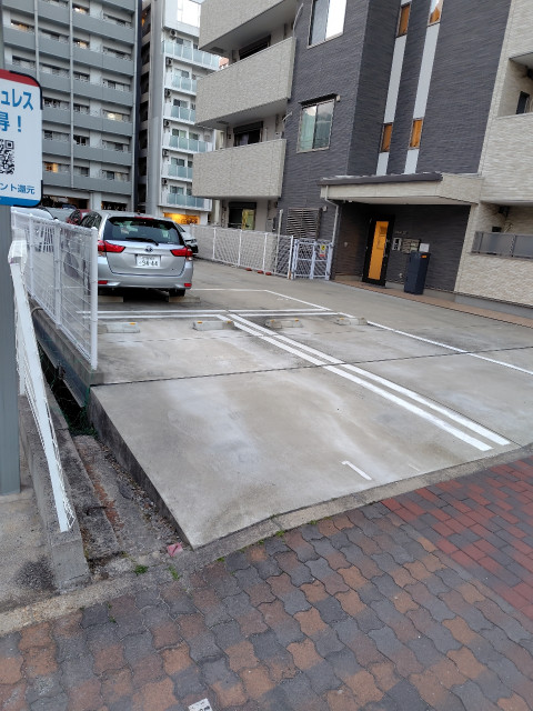 カーサエスト駐車場の駐車場写真