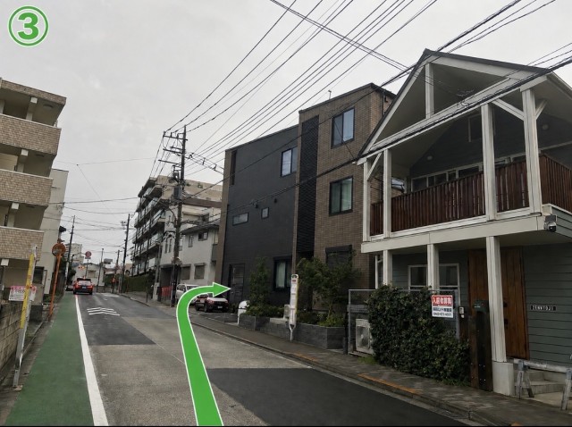 三鷹ディアネス(けやき村一番と書かれた旧地図あり)の駐車場写真