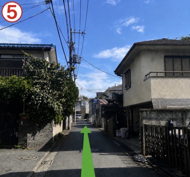 三鷹ディアネス(けやき村一番と書かれた旧地図あり)の駐車場写真