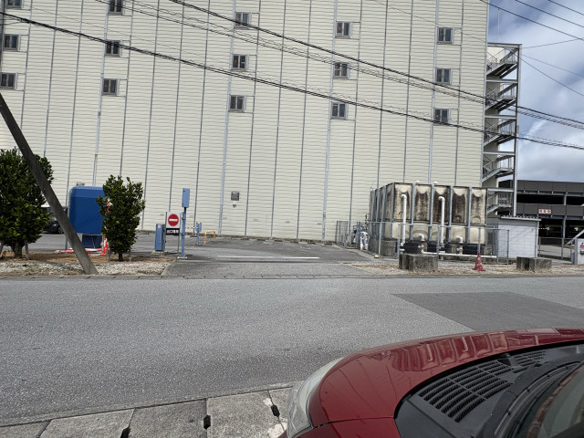 ラウンドワンすぐ裏　民家　バイク専用駐車場の駐車場写真