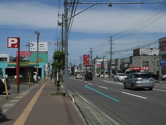 国道103号線(観光通り)のサンロード青森およびサンワドー付近(国道7号→4号向き)