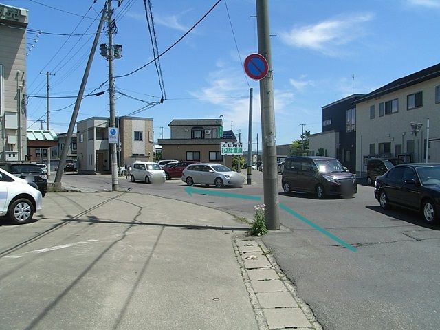 この分かれ道を左側へ。