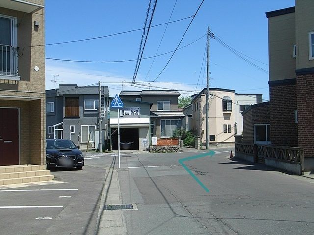 この分かれ道を右へ。