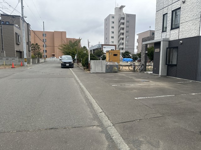 栄通20丁目11-17駐車場の駐車場写真