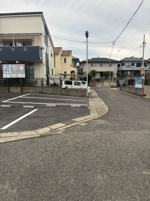 六三　緑店駐車場の駐車場写真