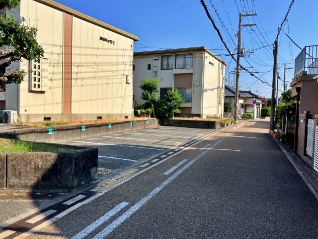 岸城町ハイツ 駐車場の駐車場写真