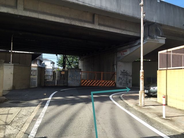 【道順3】「右折」してください。