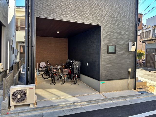 [41a42]本木2丁目4 個宅アキッパ駐車場の駐車場写真