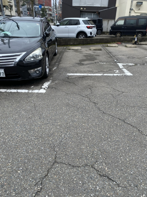 新星中央の駐車場写真