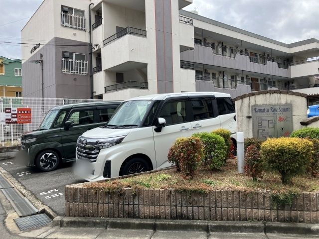 小松ガレージの駐車場写真