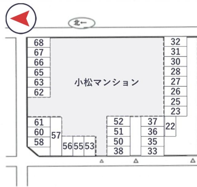 小松ガレージの駐車場写真