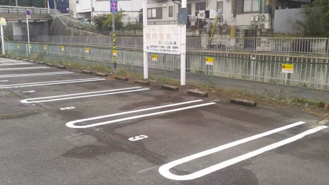 akippaのPOPが設置されています。区画図を確認したうえで所定の場所へ駐車してください
