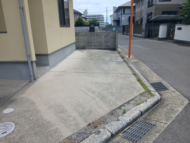 屋島西町1923-12駐車場の駐車場写真