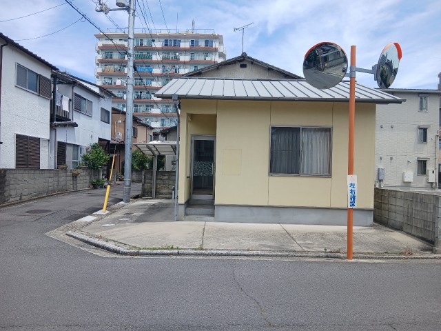 屋島西町1923-12駐車場の駐車場写真