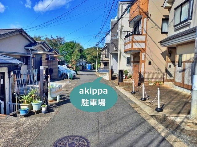 反対側から見た駐車場入口