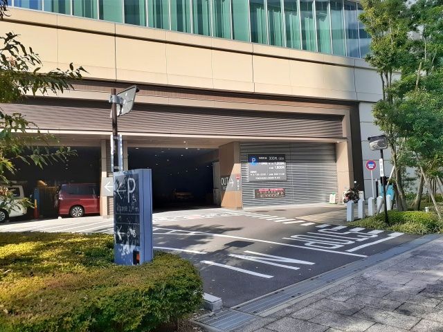 横浜アイマークプレイス【ご利用時間：平日のみ 7:30~22:00】※高さ制限205cmの駐車場写真